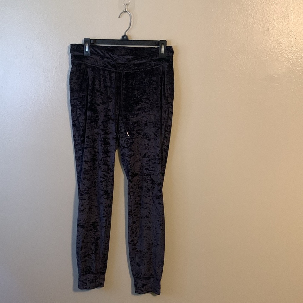 LULULEMON SPECIAL EDITION Woman's ready to crush HR velour jogger, Sz 8 NWOT